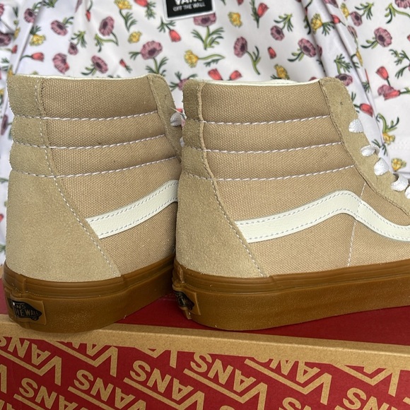 Vans WMNS Sk8-Hi
Humus/Gum
VN0A38GEVS8
Sneakers - Picture 15 of 16
